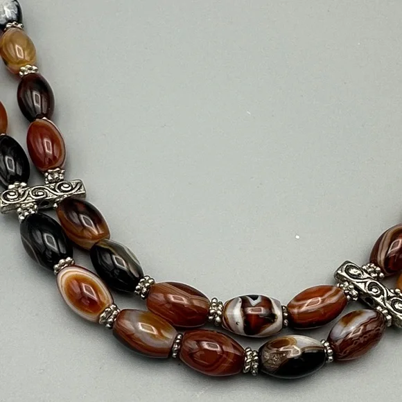 two-strand necklace featuring oval, faceted agate beads - Picture 5 of 5